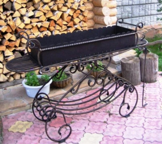 Кованые мангалы, чаши для костра, дровницы